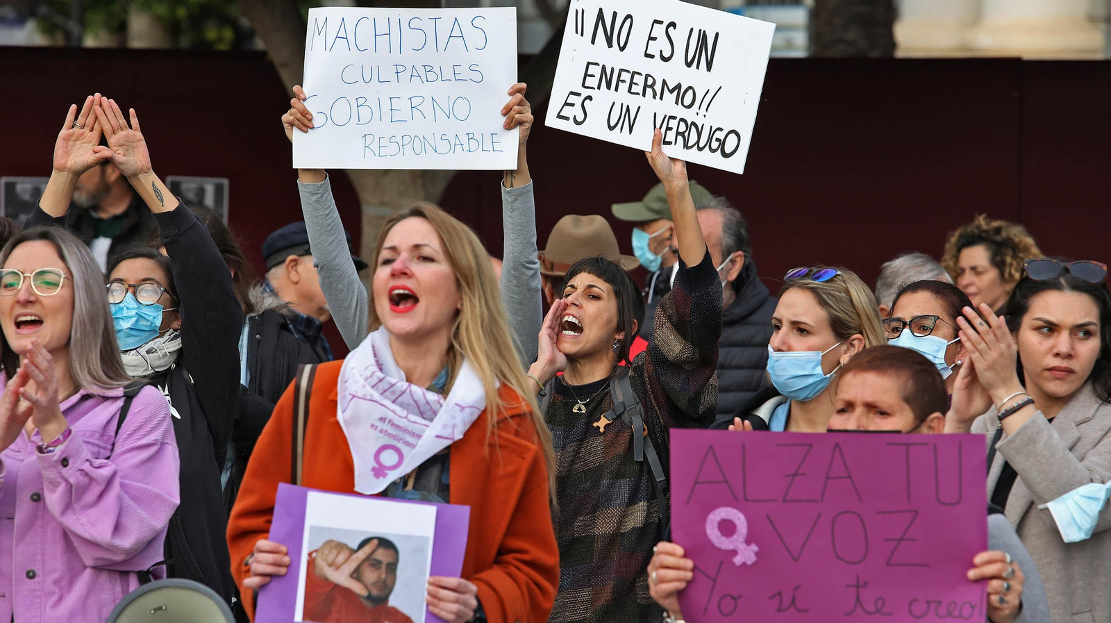 Protesta de Marea Violeta de Jerez en apoyo de Lourdes la joven agredida brutalmente