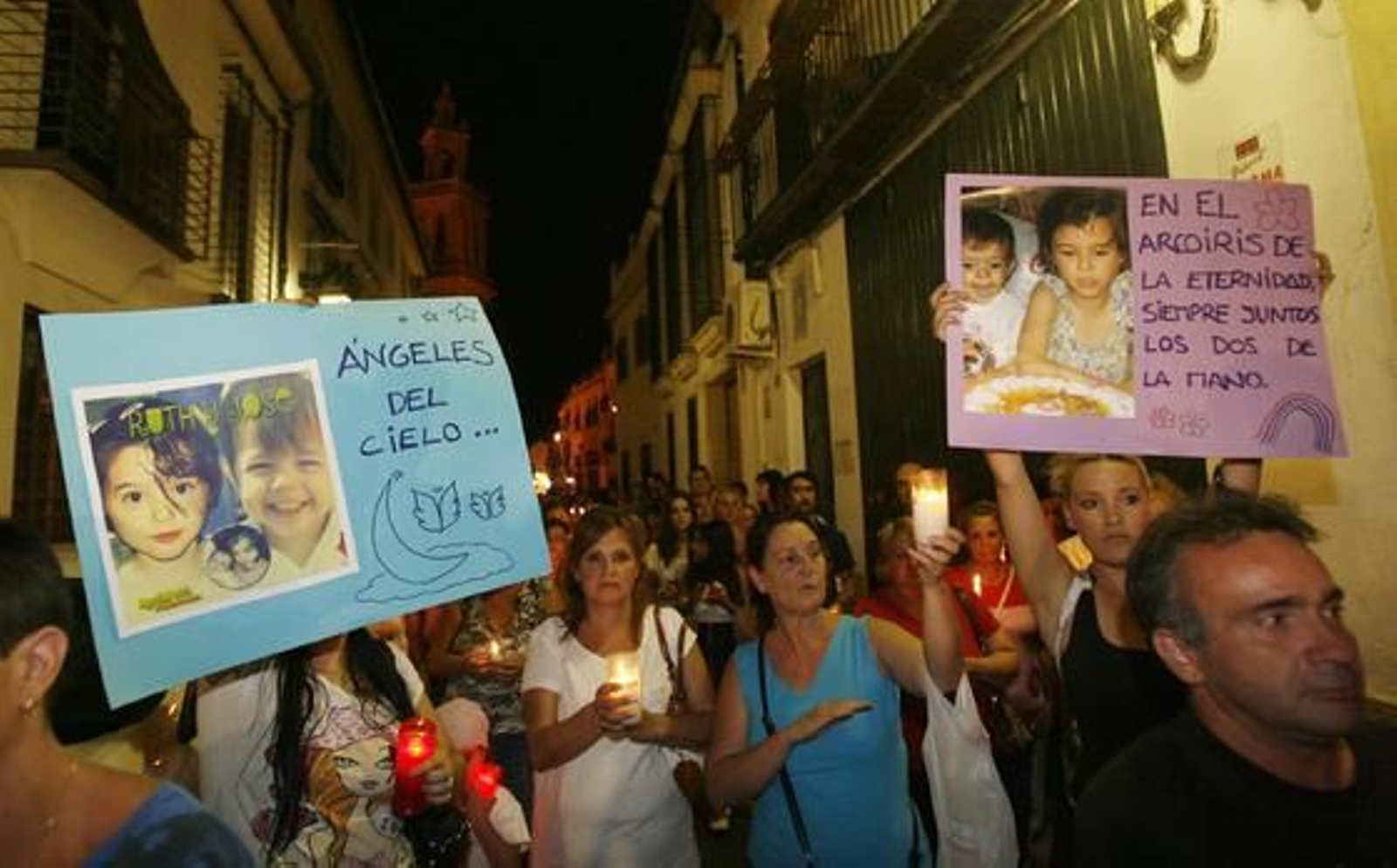 Concentración y manifestación en memoria de los niños Ruth y José, tras conocerse las noticias de los informes de los forenses.

Foto: Jose Martinez