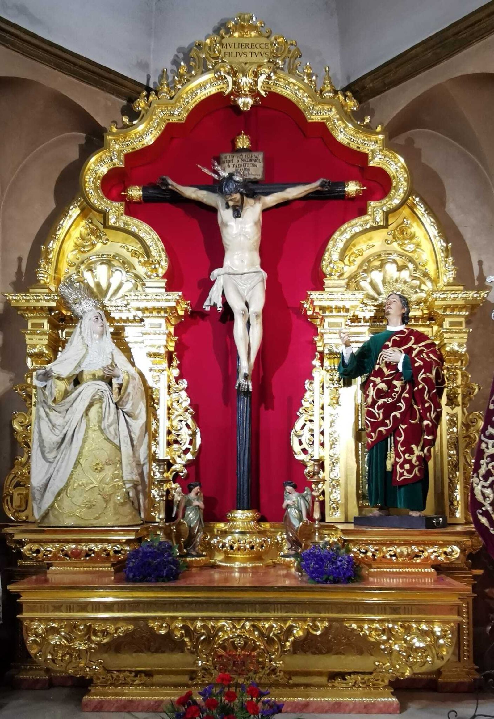 Altar culminado para los titulares de las Siete Palabras