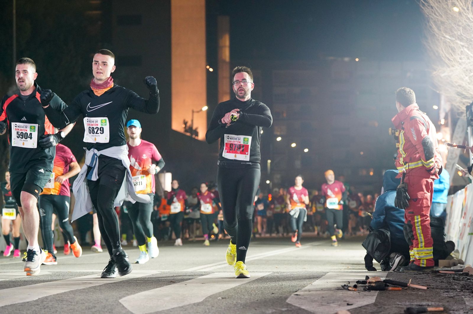 En imágenes: búscate en tu llegada a meta de la Carrera de San Antón 2026 (15)