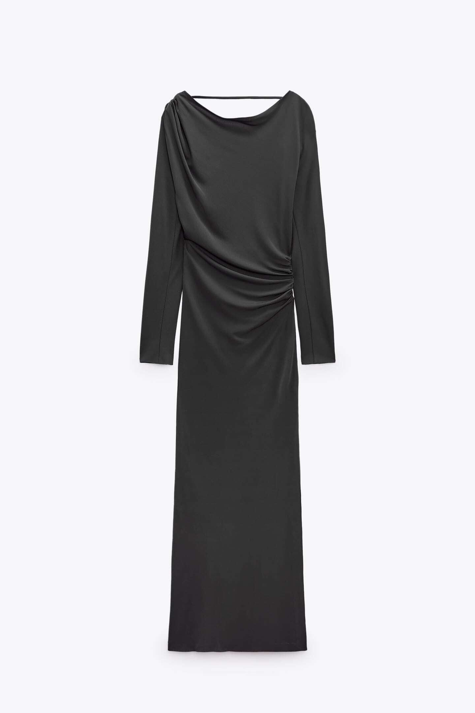 Vestido drapeado de Zara.