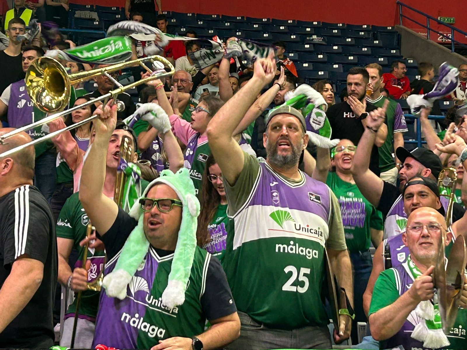 Búscate en las gradas en el Lenovo Tenerife - Unicaja de la final de la BCL