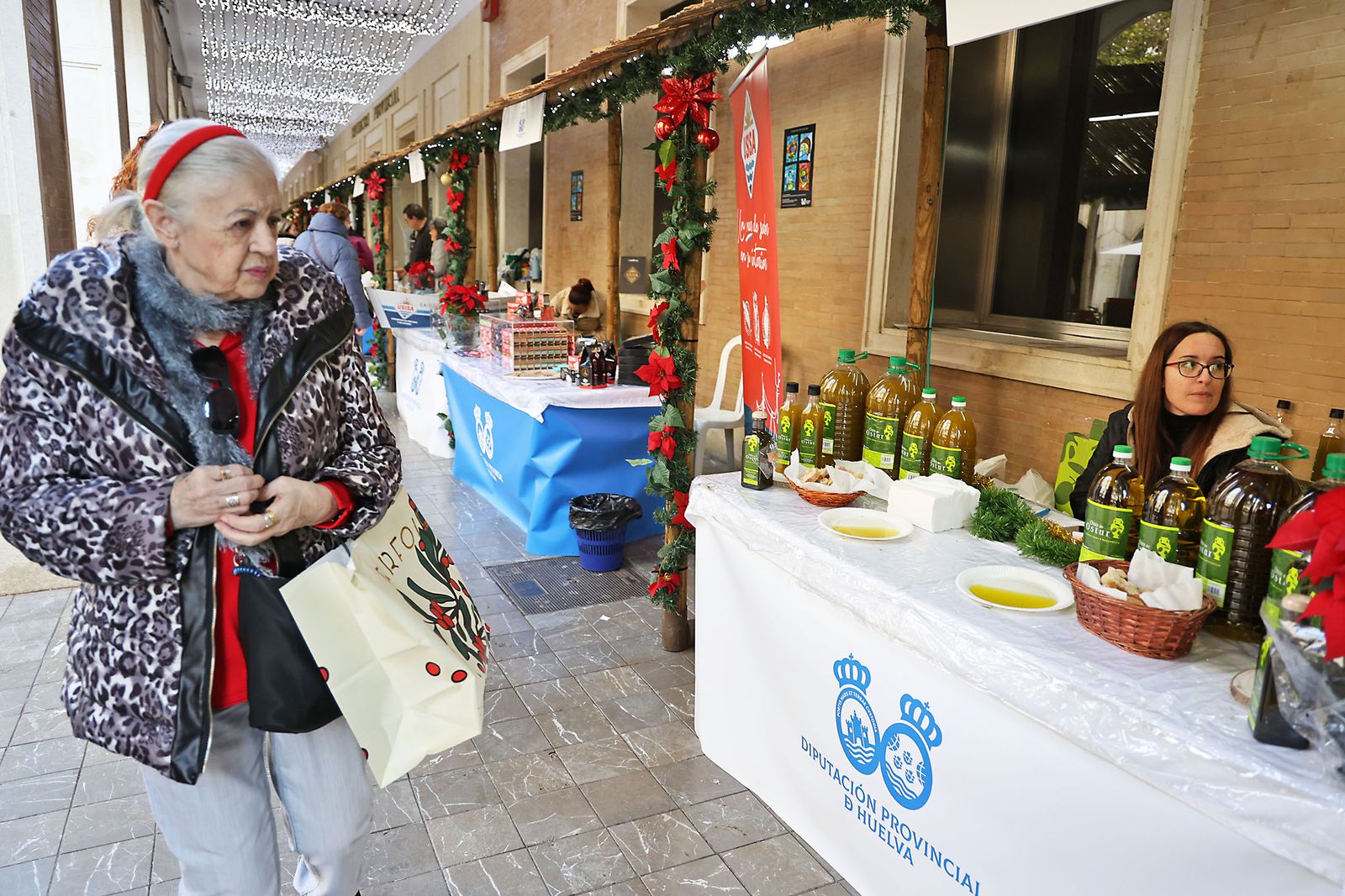 Imágenes de la XIV Muestra de Aceites, Quesos y Conservas en Aceite de la provincia de Huelva