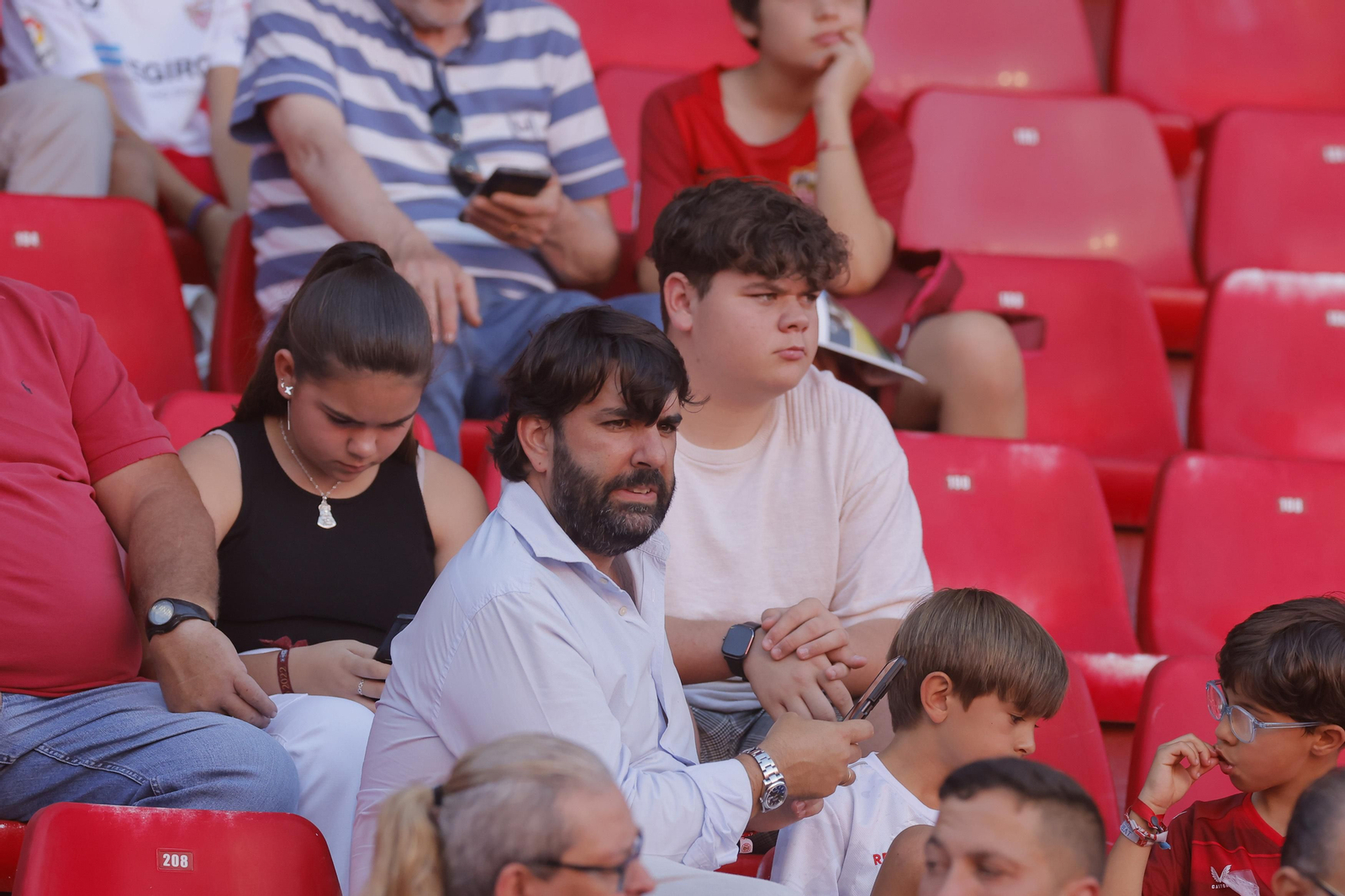 Búscate en las fotos del Sevilla-Español