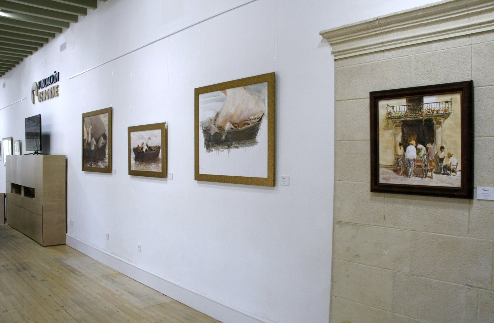 Una imagen de la exposición de pinturas de Jaime Costa Tur, en la Bodega de Mora de Osborne.