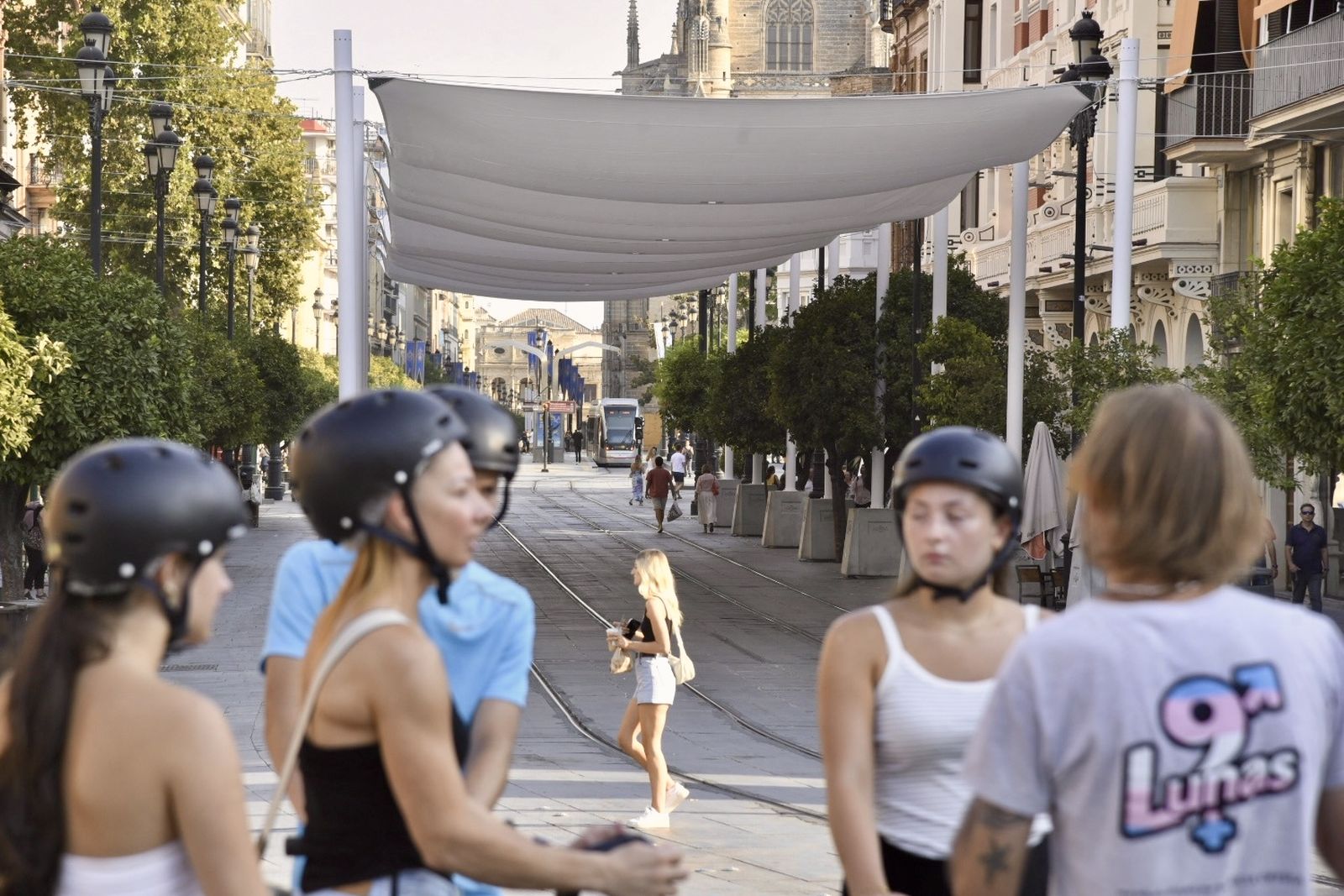 Los toldos en la Avenida de la Constitución de Sevilla