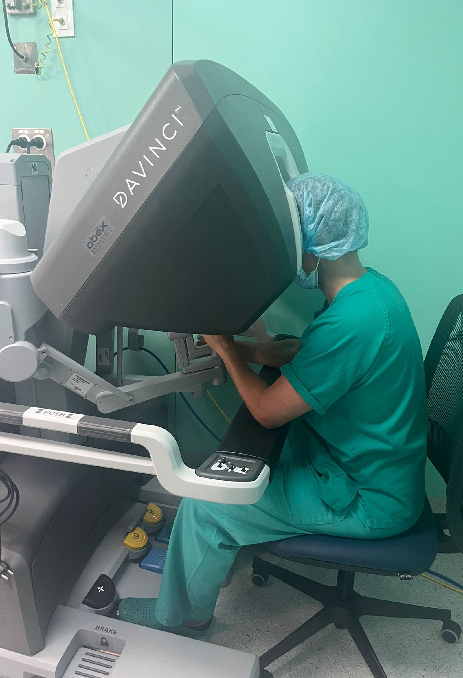 Un momento de la operación del paciente con un tumor pulmonar en el Puerta del Mar