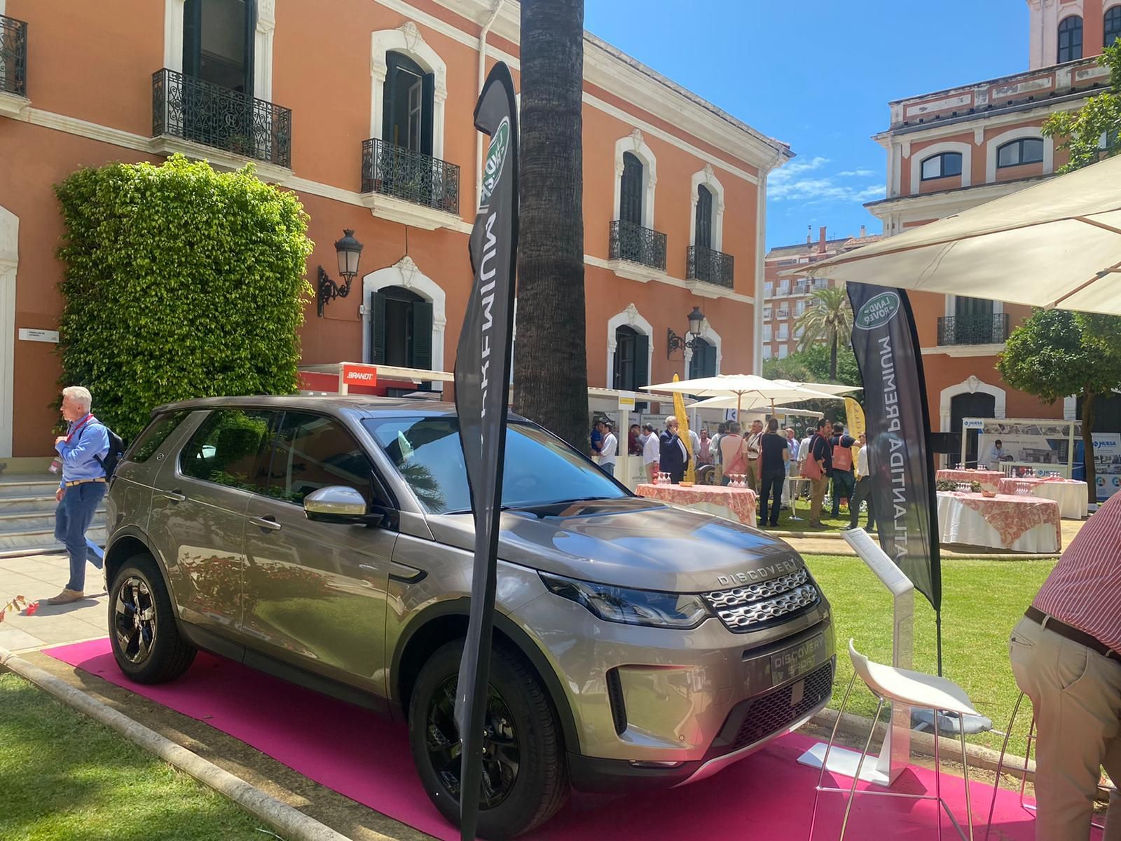 Más de medio centenar de empresas participan en el Congreso de Frutos Rojos
