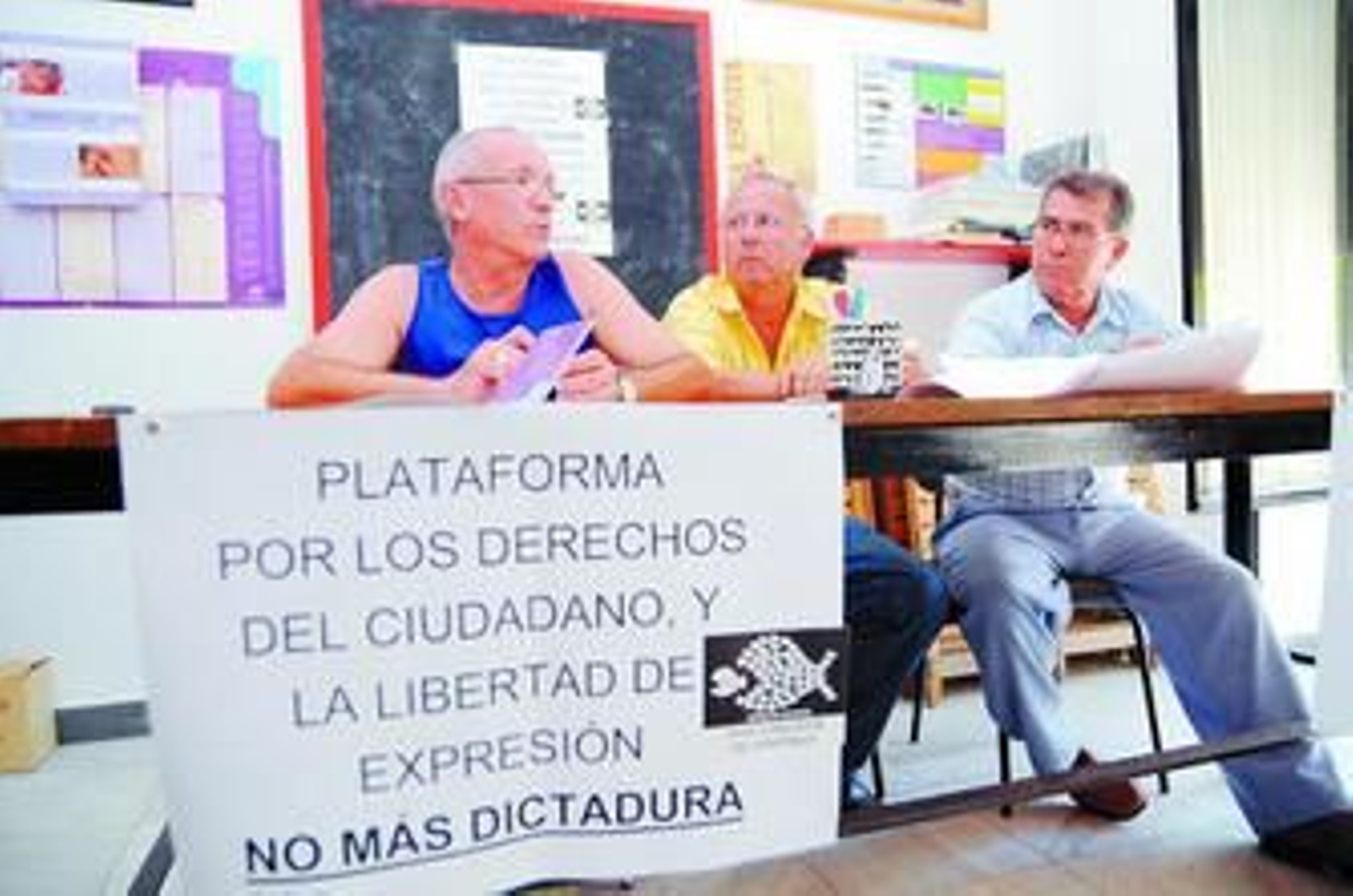 José Manuel Sánchez, José García y Francisco López, ayer en la sede de CNT.