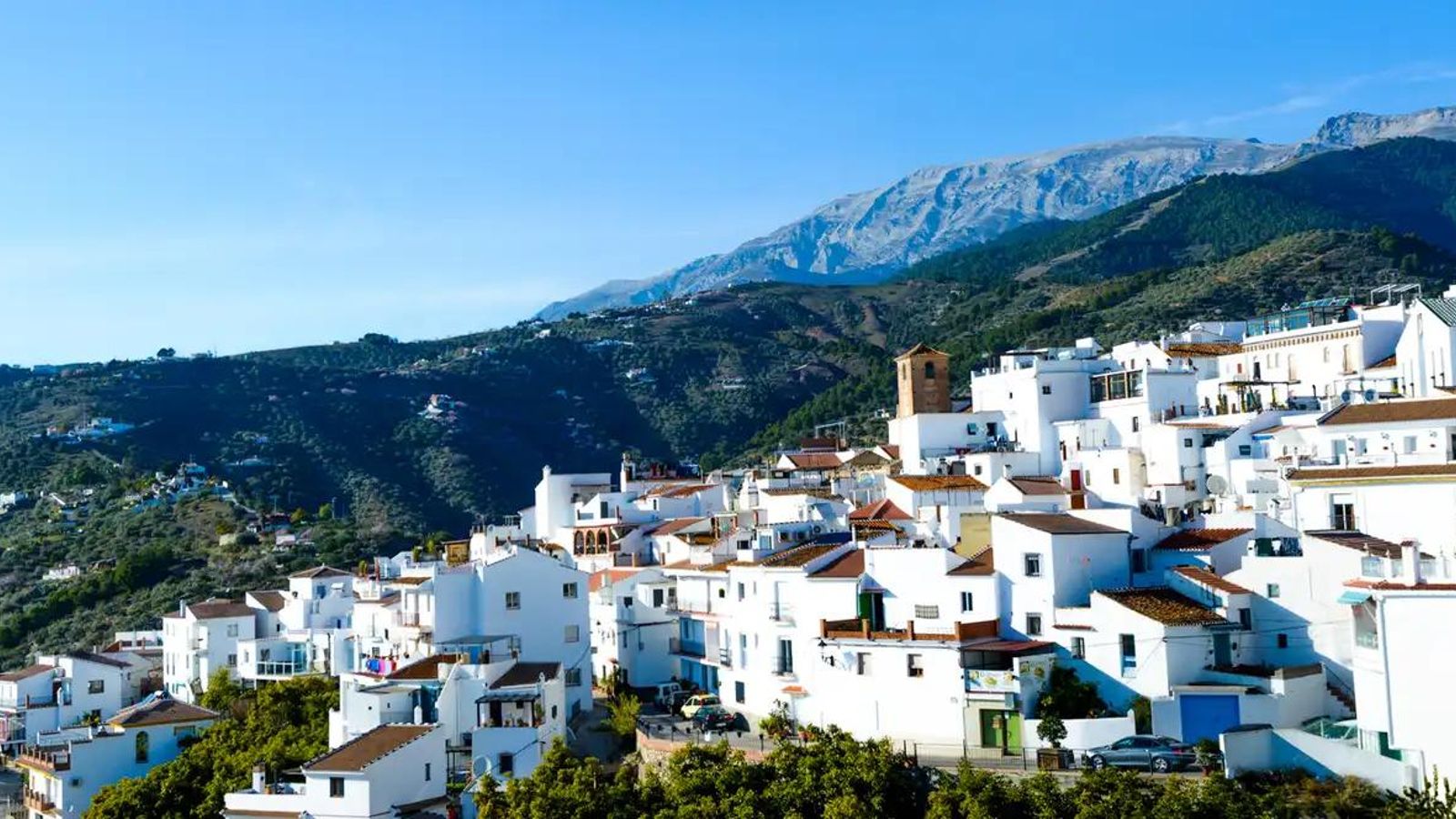 Una vista panorámica de Salares. Una vista panorámica de Salares.