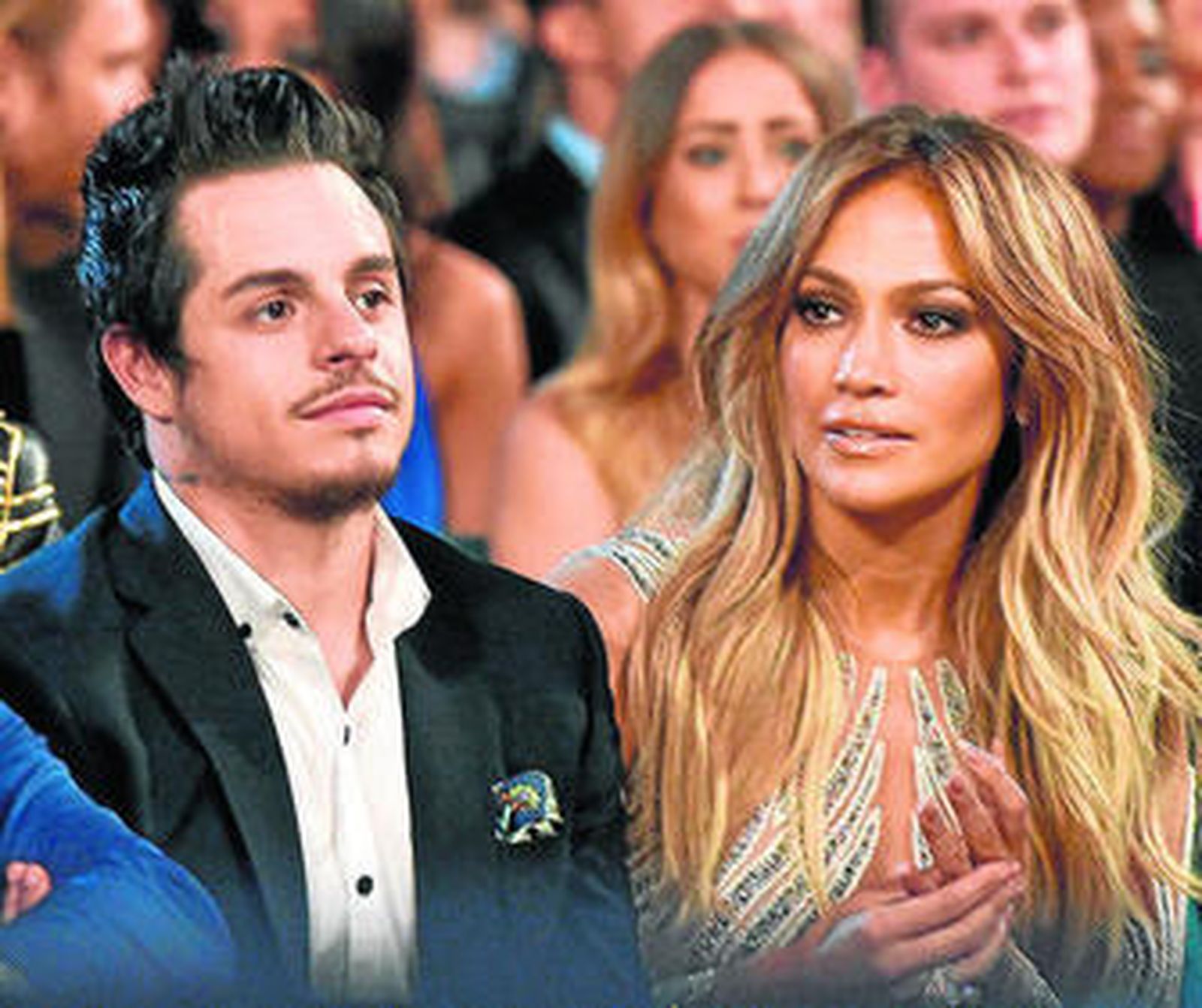 Jennifer Lopez junto  a su hasta ahora pareja, el bailarín Casper Smart.