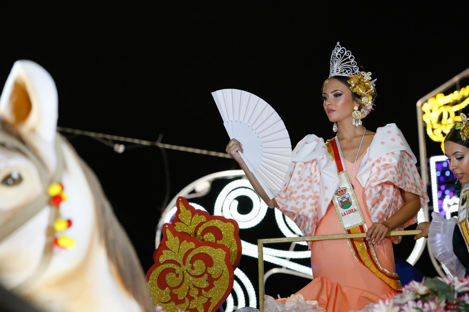 Búscate en las fotos de la cabalgata de la Feria de La Línea