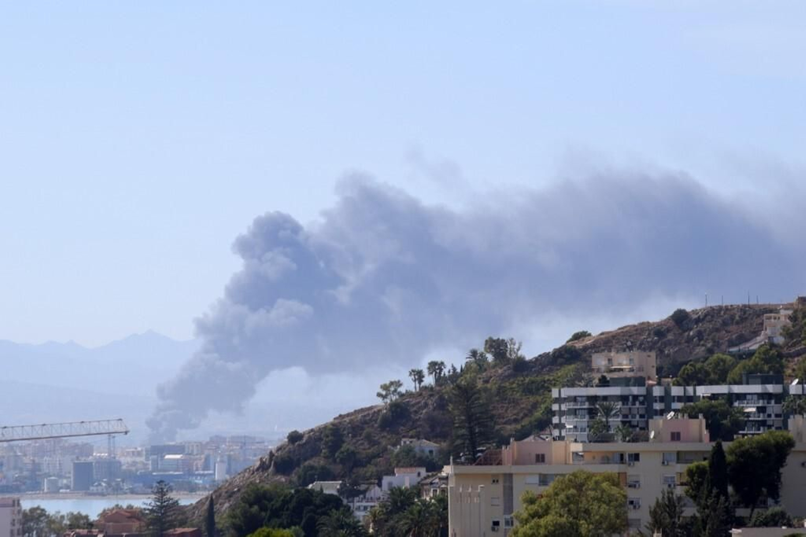 El incendio en el polígono Guadalhorce de Málaga, en fotos