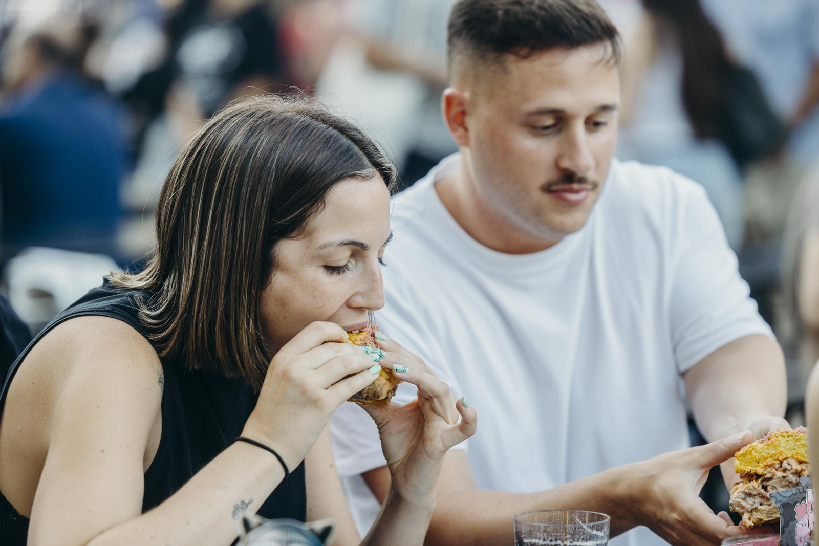 Búscate en las imágenes de la inauguración de The Champions Burger en el estadio Nuevo Mirandilla