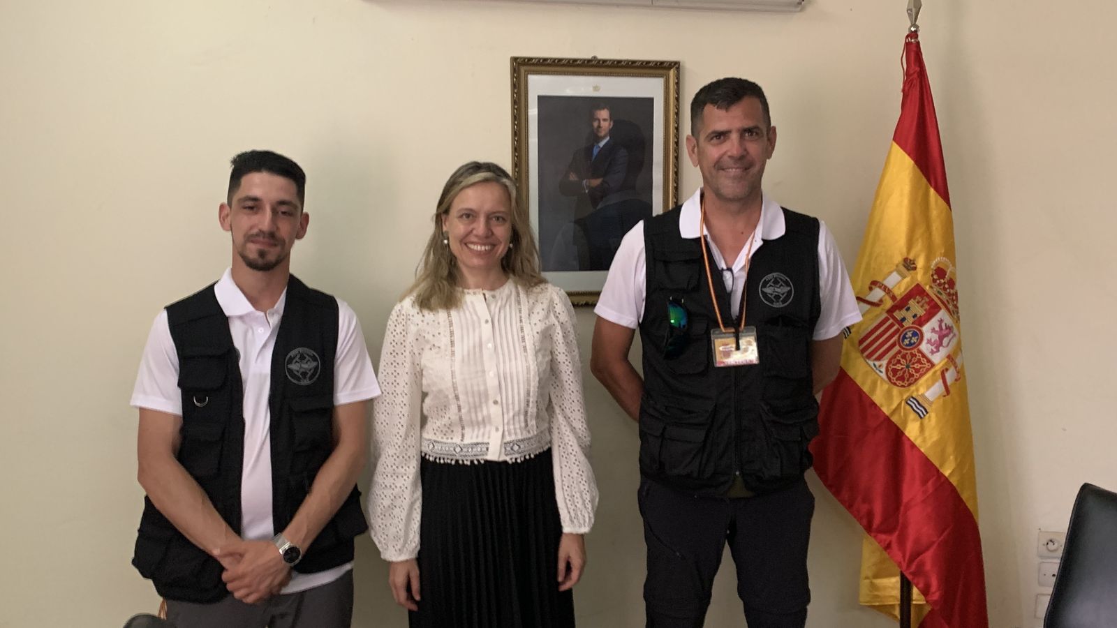 Padín y Guzmán, recibidos por la embajadora de España en Níger, Nuria Reigosa.
