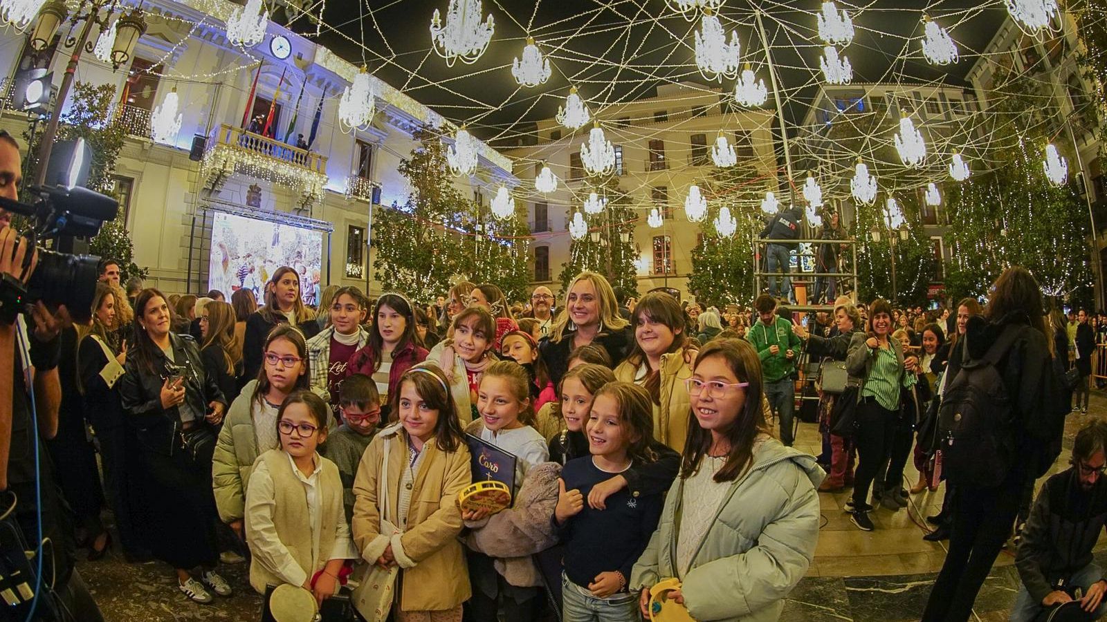 La Plaza del Carmen de Granada durante el encendido del alumbrado navideño La Plaza del Carmen de Granada durante el encendido del alumbrado navideño