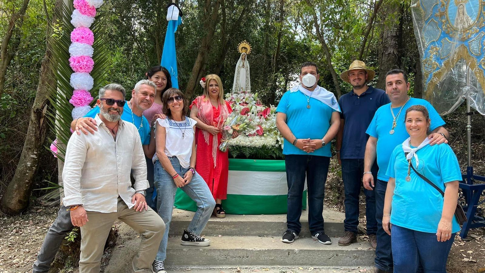 La alcaldesa junto a la imagen de la Virgen de Fátima. La alcaldesa junto a la imagen de la Virgen de Fátima.