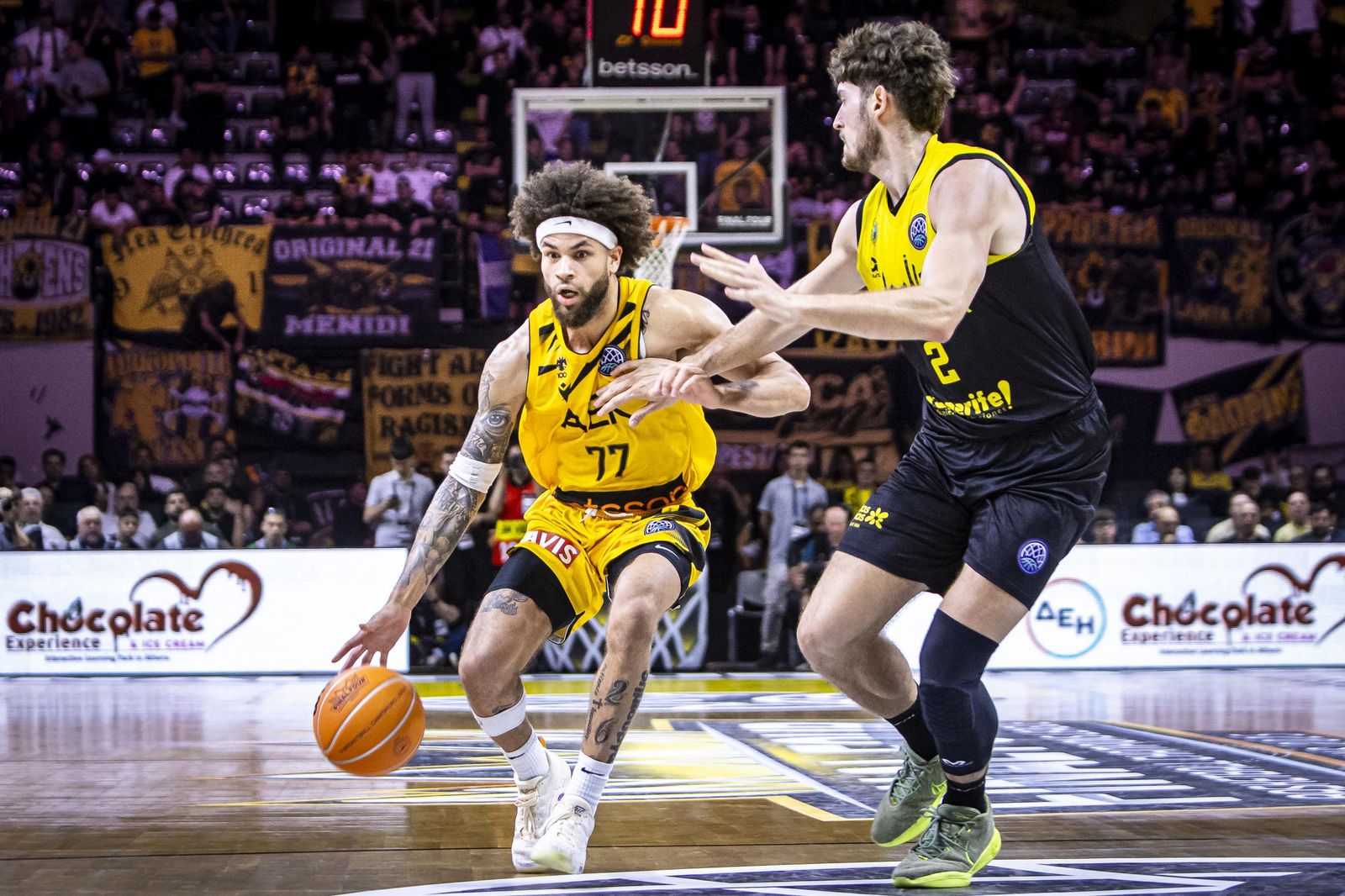 El AEK remonta y le quita al Tenerife el tercer puesto (77-73)
