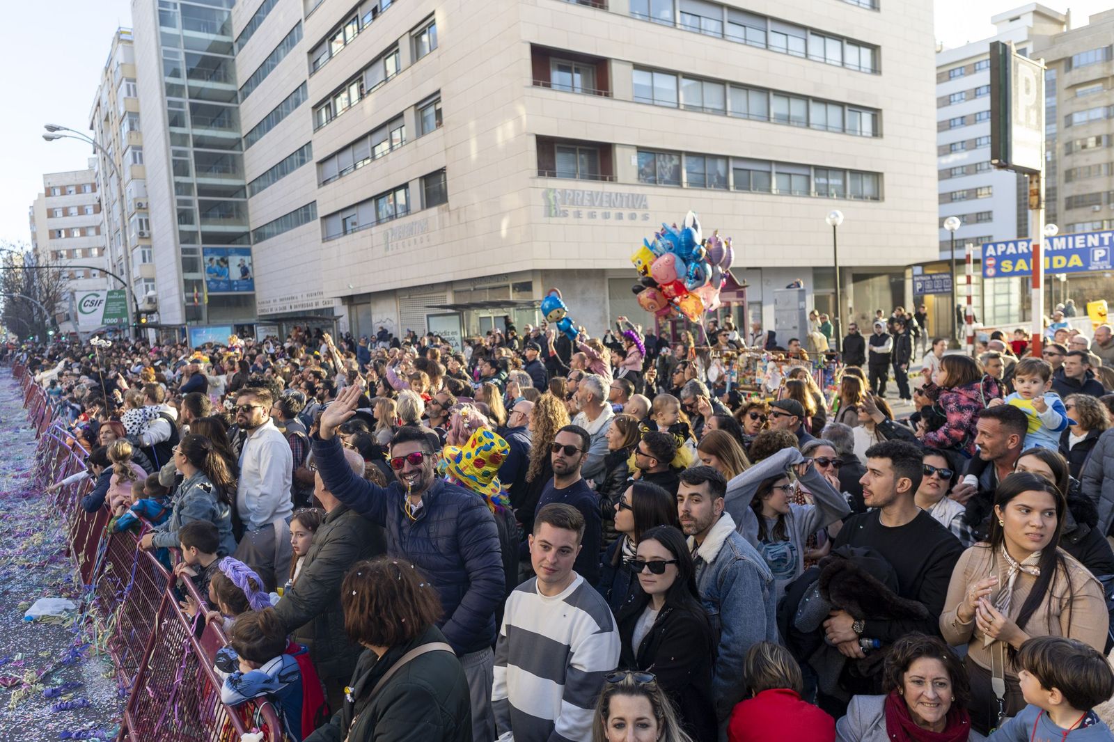 Las mejores imágenes de la Cabalgata del Carnaval de Cádiz 2026