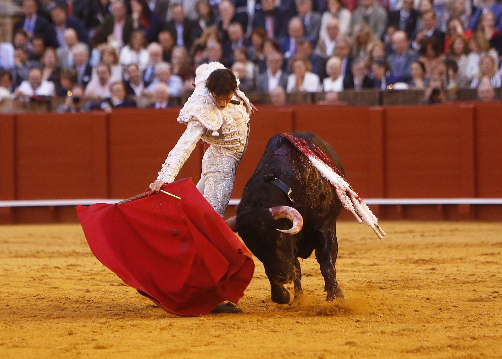 Las imágenes de la corrida de toros del Domingo de Resurrección en Sevilla