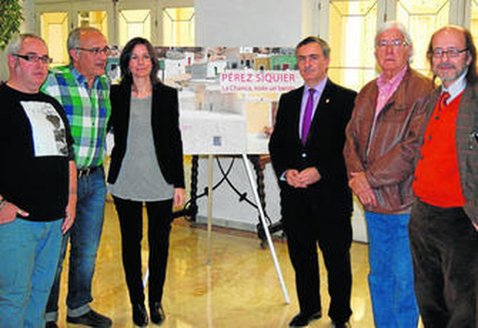 Juan Carlos Usero con Carlos Pérez Siquier, Yolanda Callejón, Miguel Naveros, Antonio Lafarque y Antonio Jesús García 'Che'.