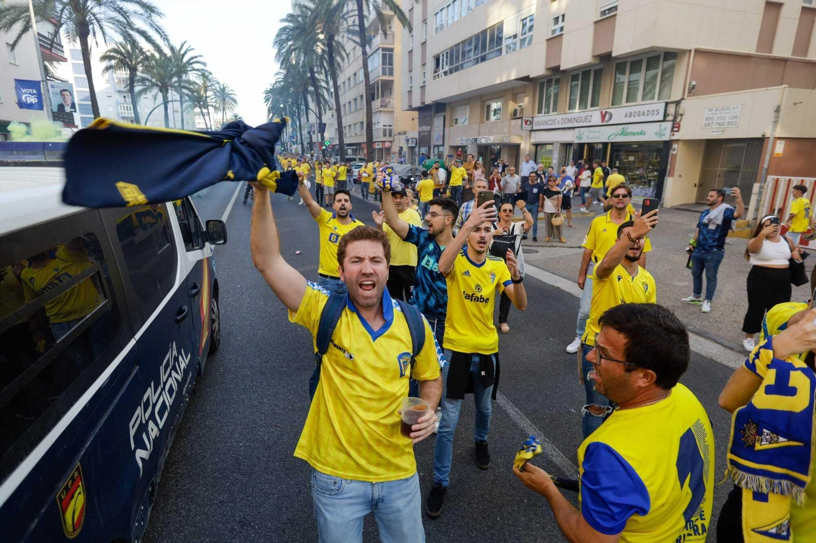 Así recibe la afición al Cádiz C.F. antes del partido contra el Valladolid