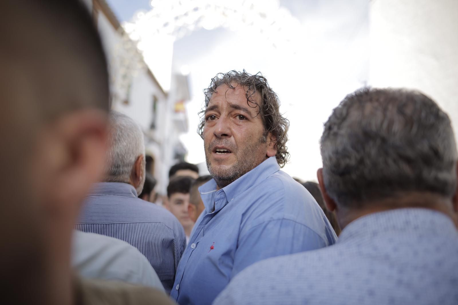 La Virgen del Rocío avanza por las calles de Almonte, en imágenes