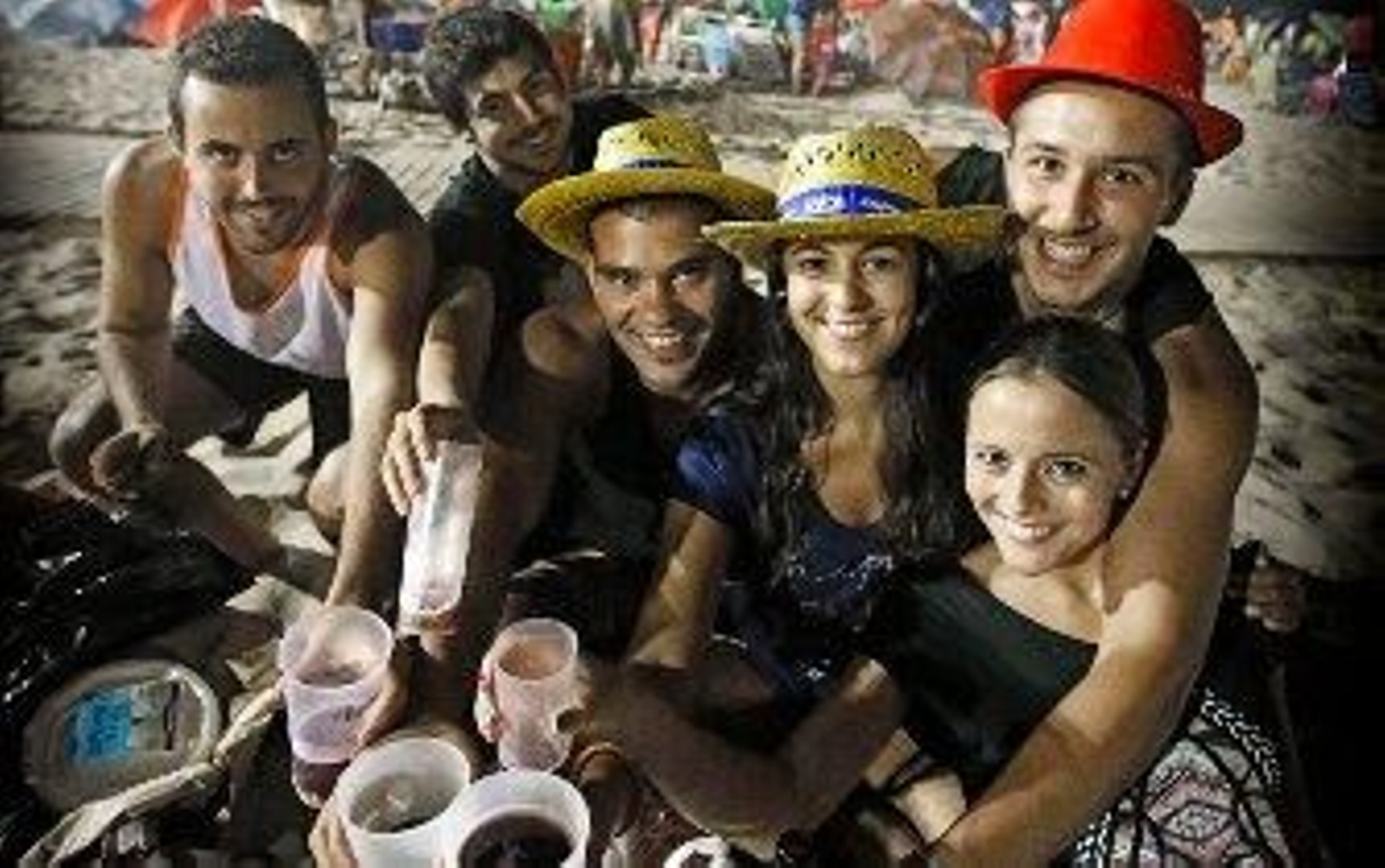 Las barbacoas congregran a 33.000 personas en las playas