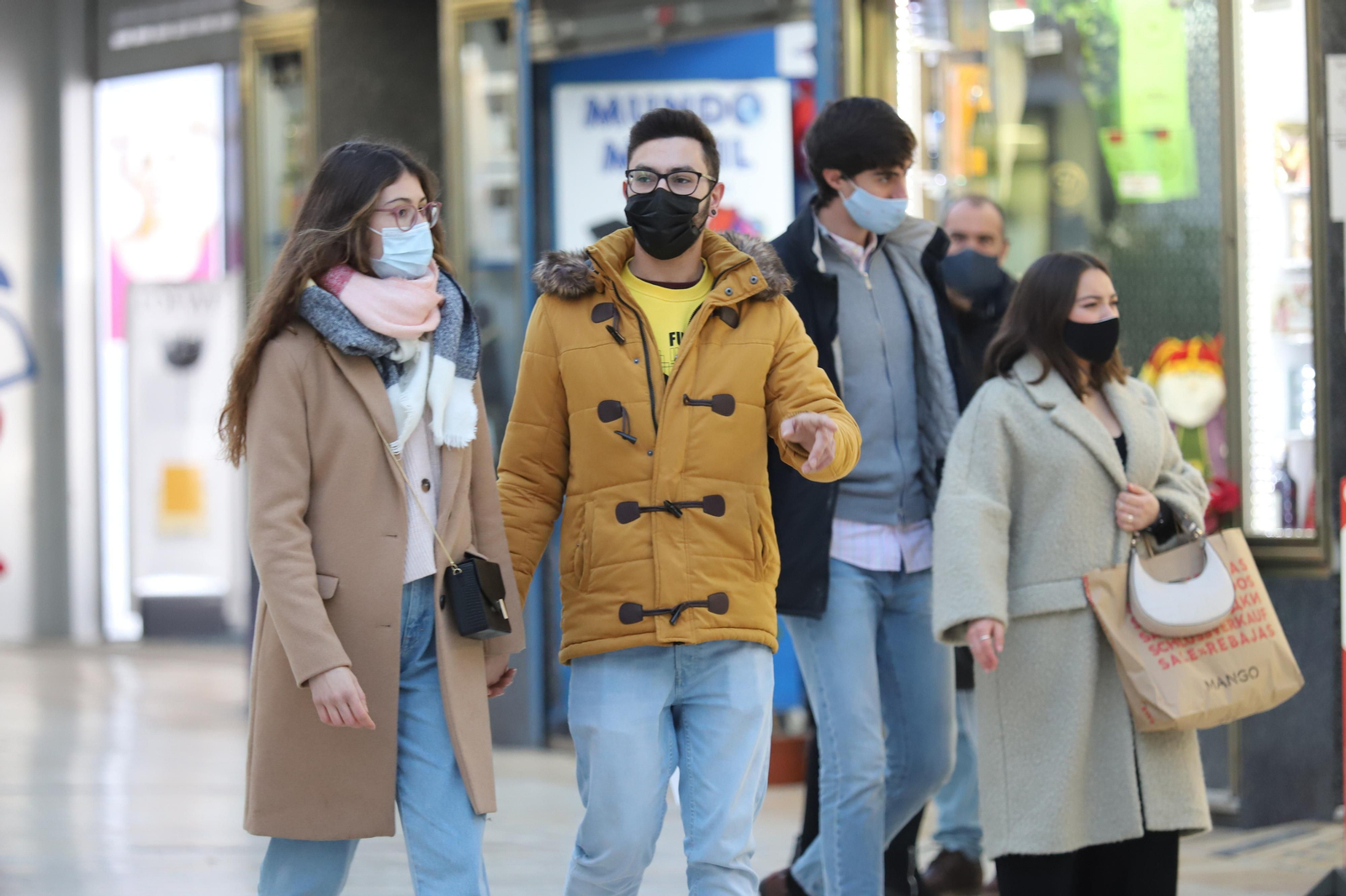 Jornada de frío intenso en las calles de Huelva