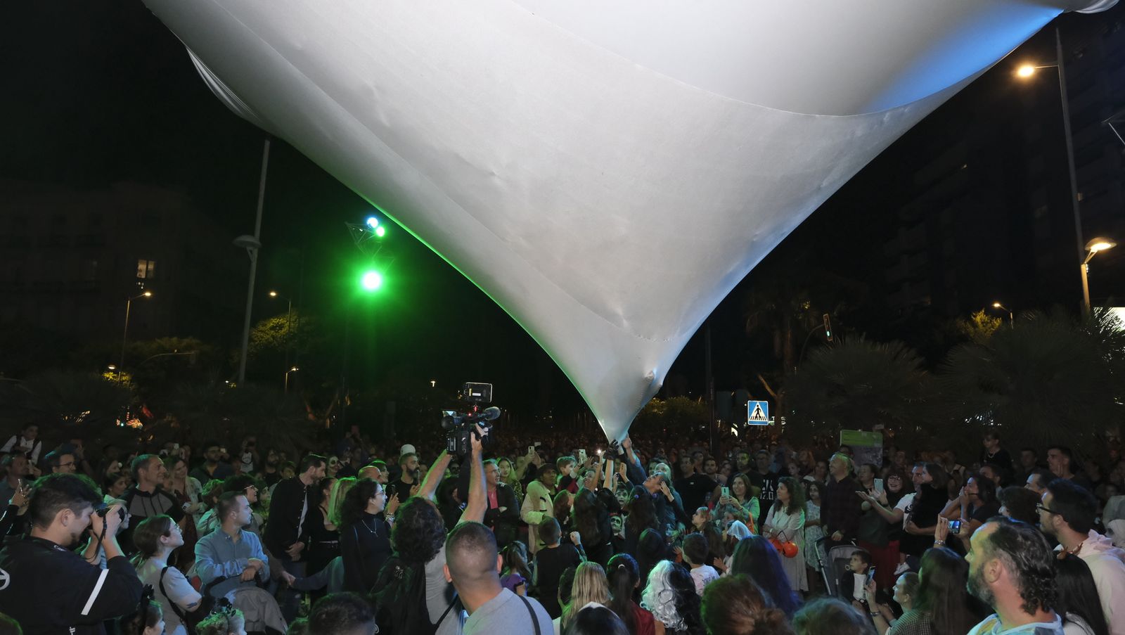 Las imágenes de la Noche en Negro en Almería, Halloween.