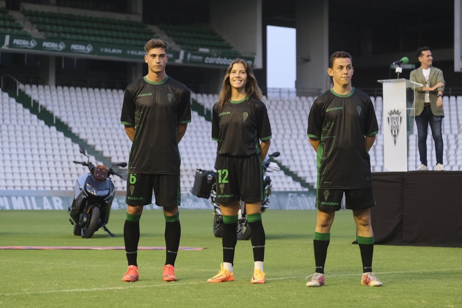 Las mejores fotos de las nuevas camisetas del Córdoba CF Las mejores fotos de las nuevas camisetas del Córdoba CF