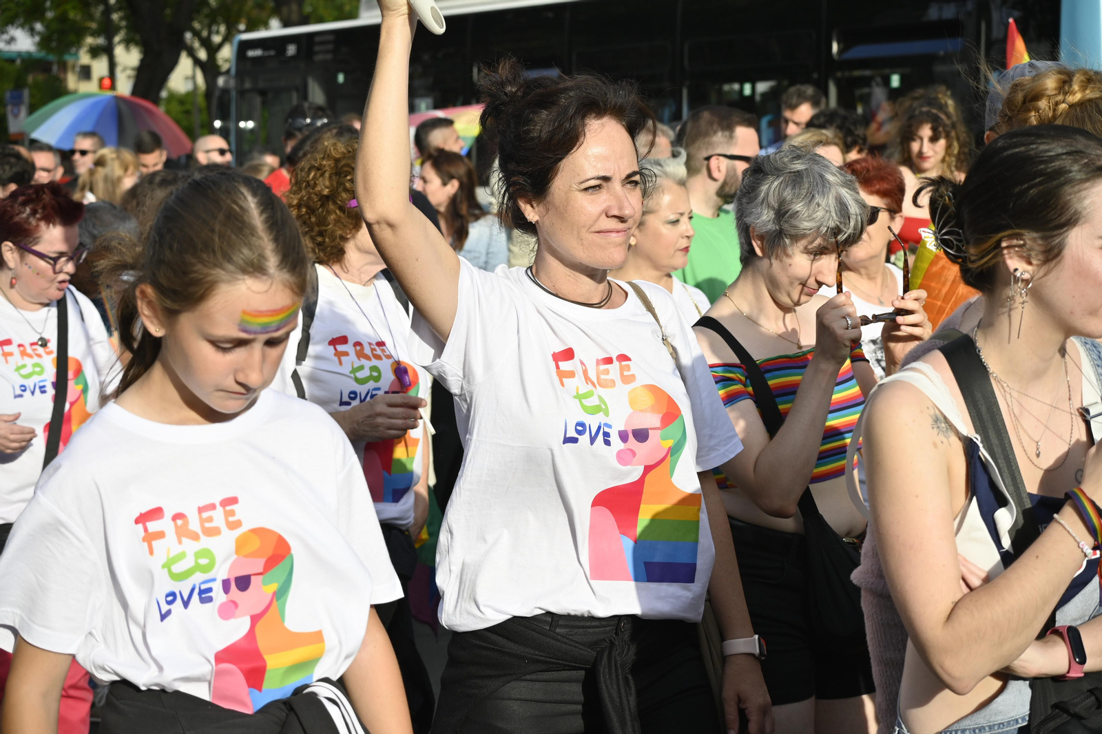 Las mejores imágenes de la manifestacióndel del Orgullo LGTBI en Huelva