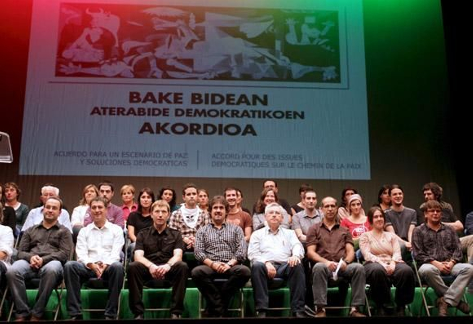 Batasuna pide a ETA que deje definitivamente las armas