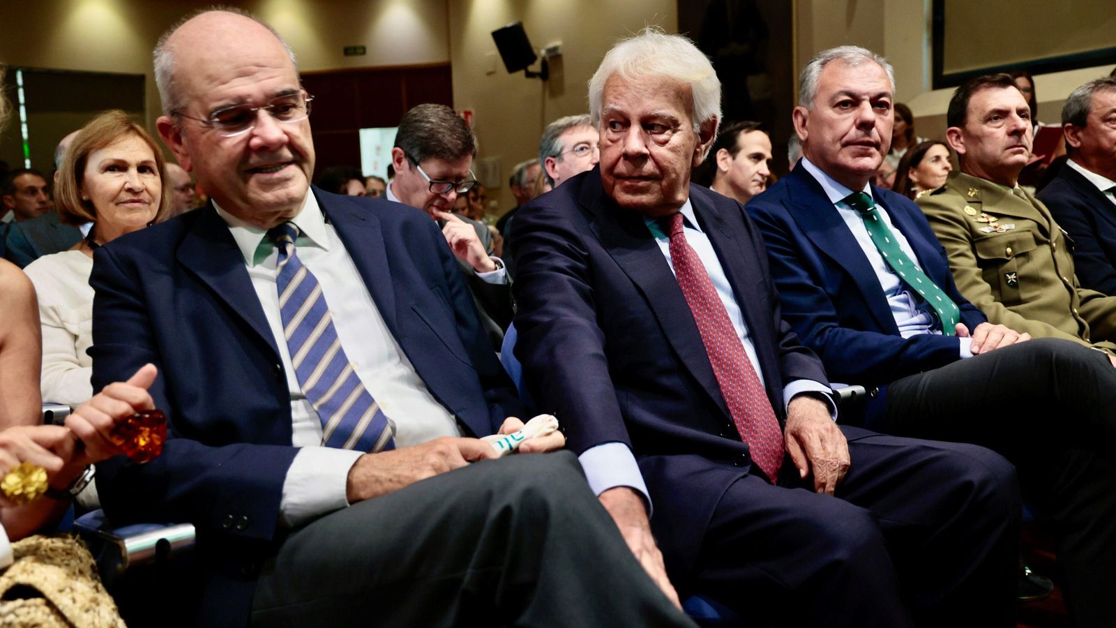 Manuel Chaves, Felipe González y José Luis Sanz. Manuel Chaves, Felipe González y José Luis Sanz.
