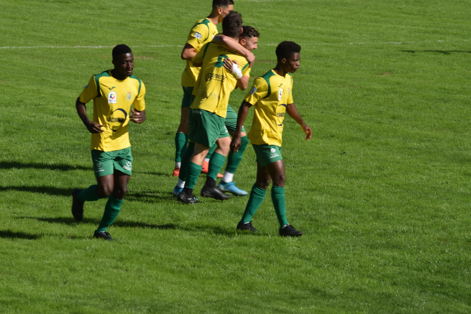 Los jugadores de la Unión celebran el 1-0 de Alberto Ramos