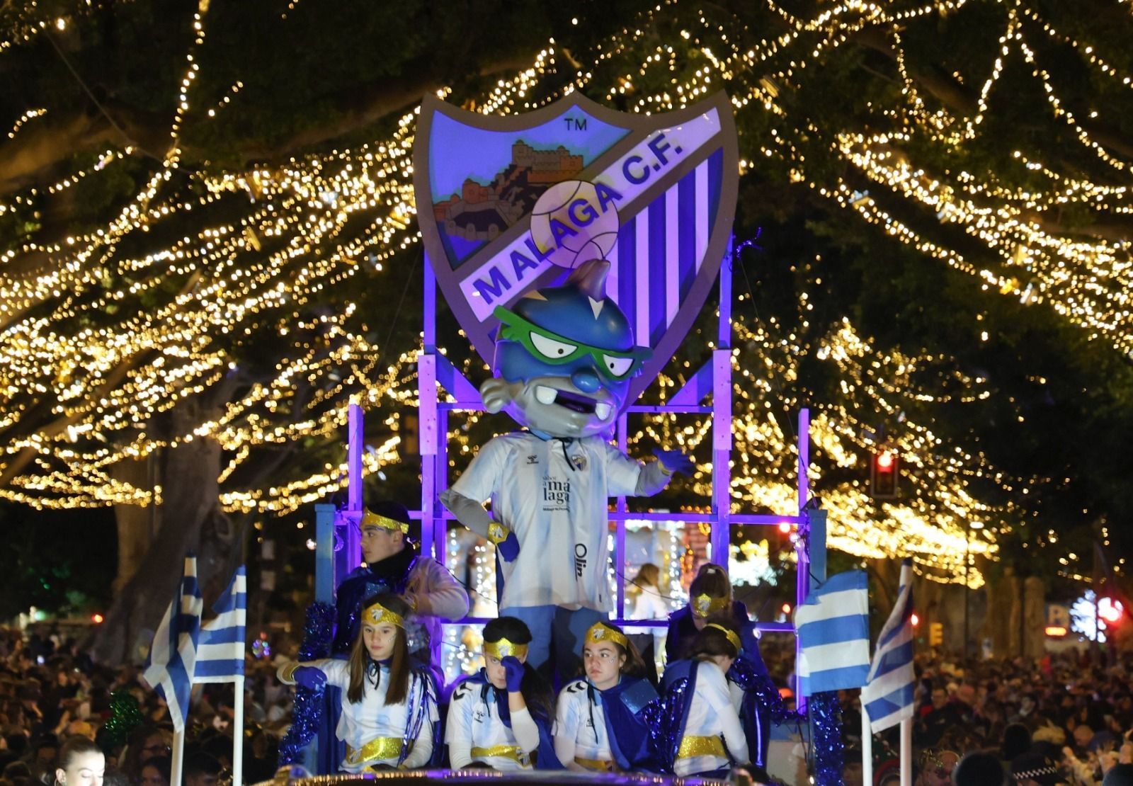 Málaga CF y Unicaja traen ilusión deportiva en la Cabalgata de Reyes