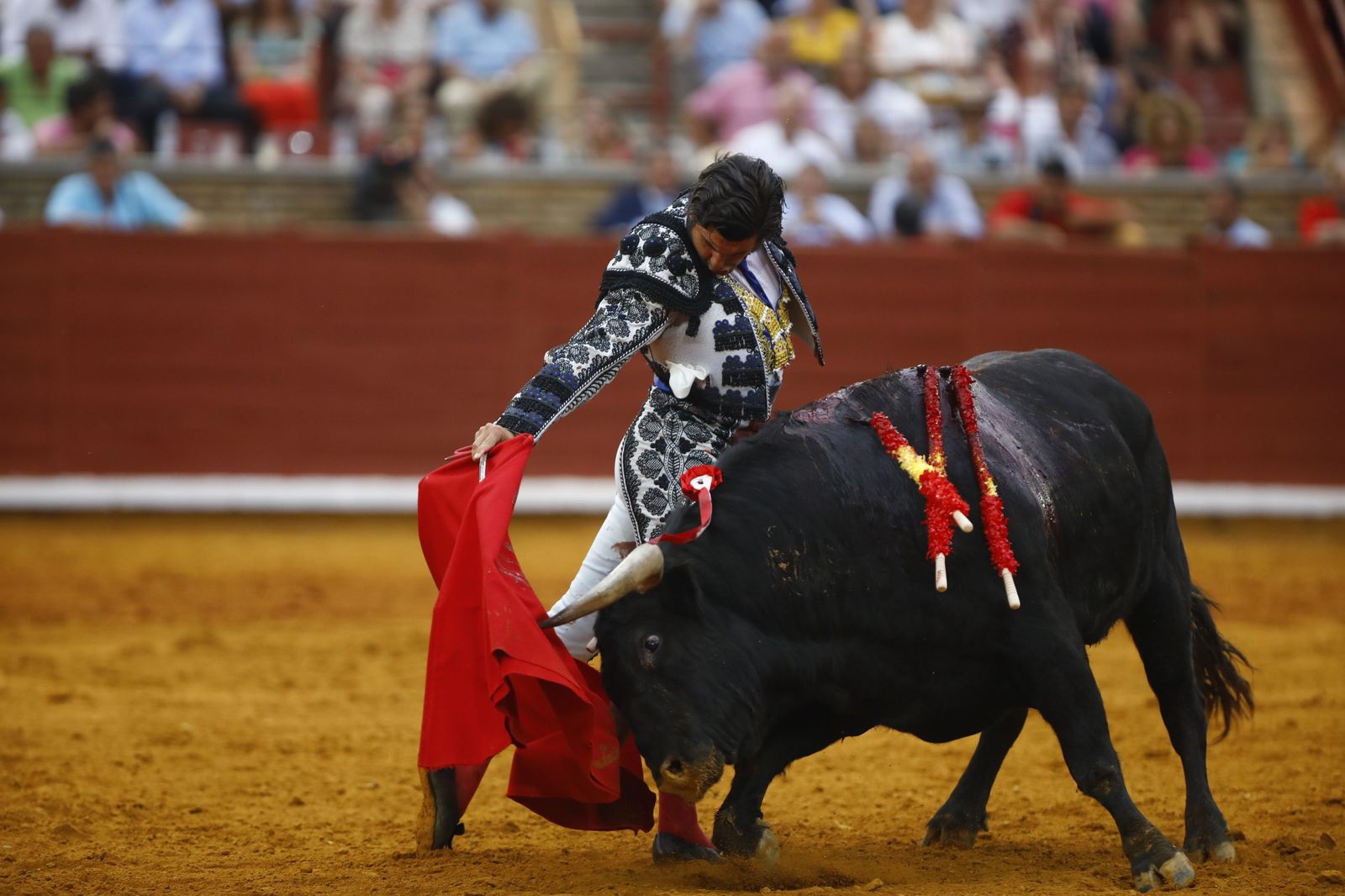 La corrida mixta de Diego Ventura, Morante de la Puebla y Pablo Aguado en Córdoba, en imágenes