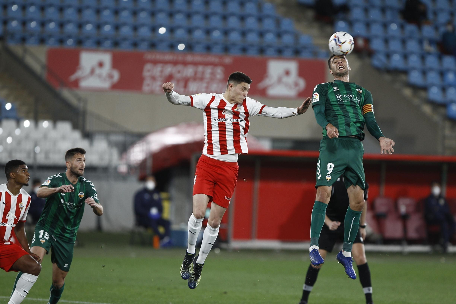 Cuenca salta con Cubillas en un balón aéreo