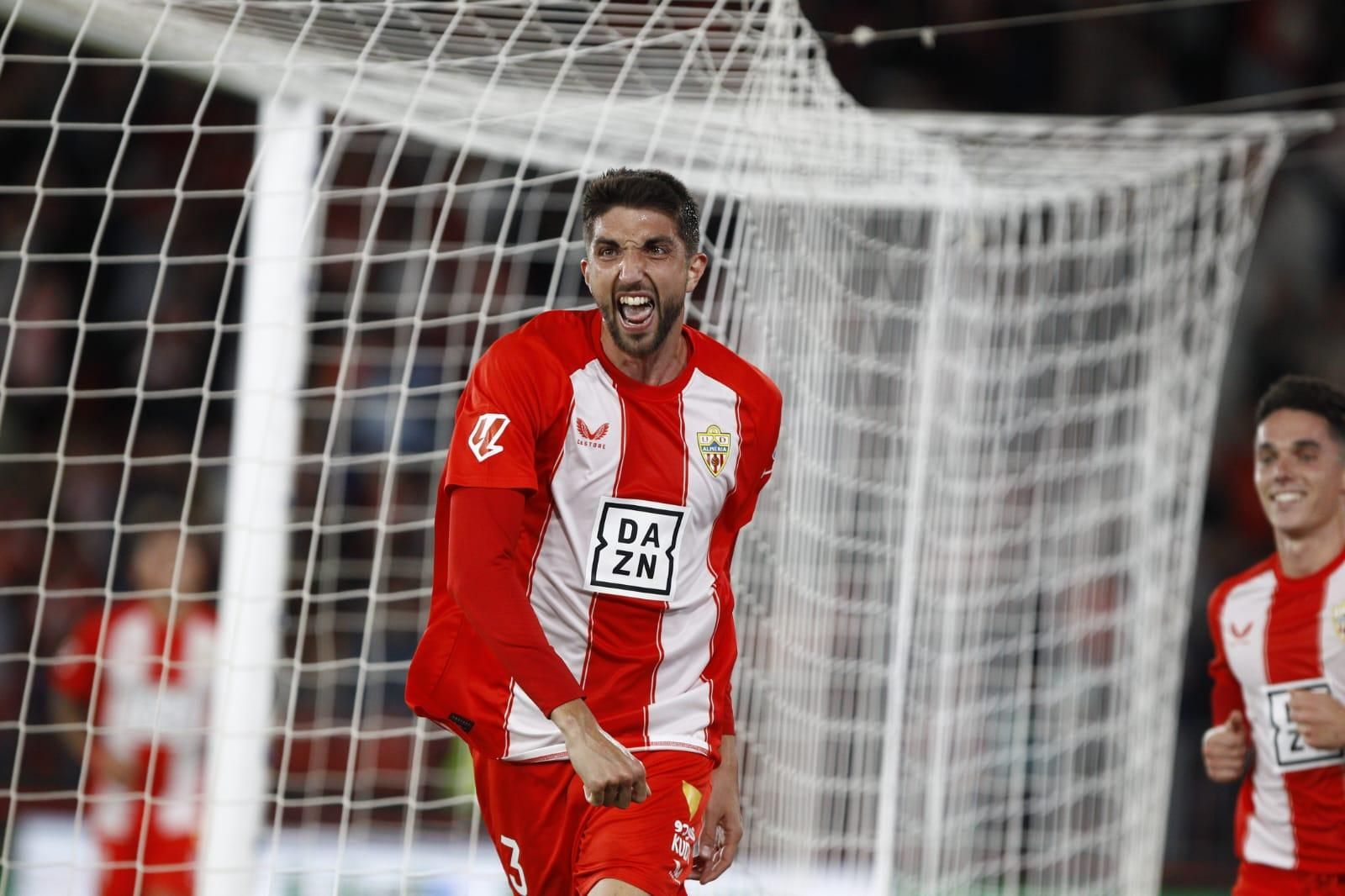 Édgar celebra con rabia el tanto de cabeza que le hizo al Deportivo de la Coruña