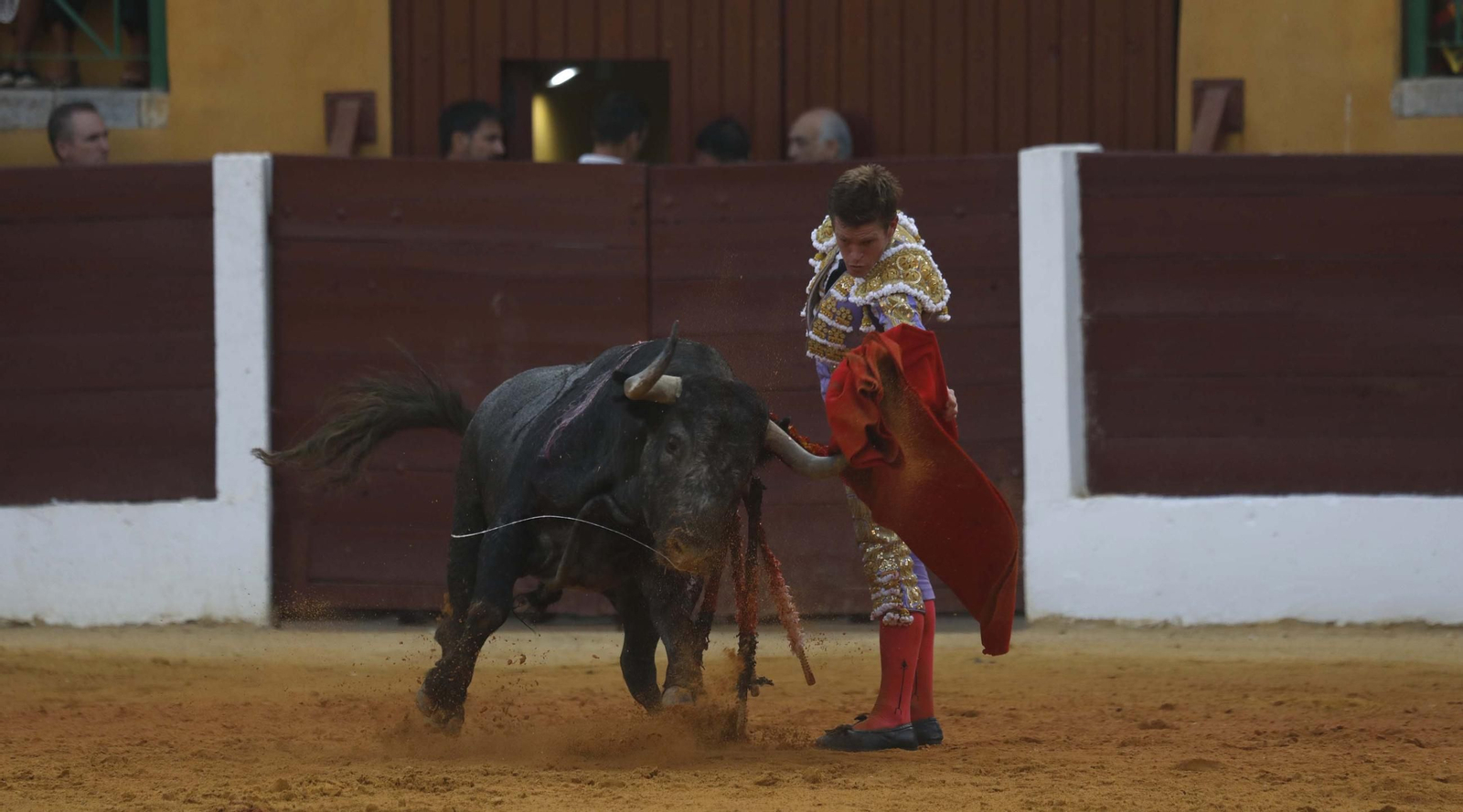 La reaparición de Borja Jiménez con toros de Victorino Martín en la Feria de La Línea , en imágenes