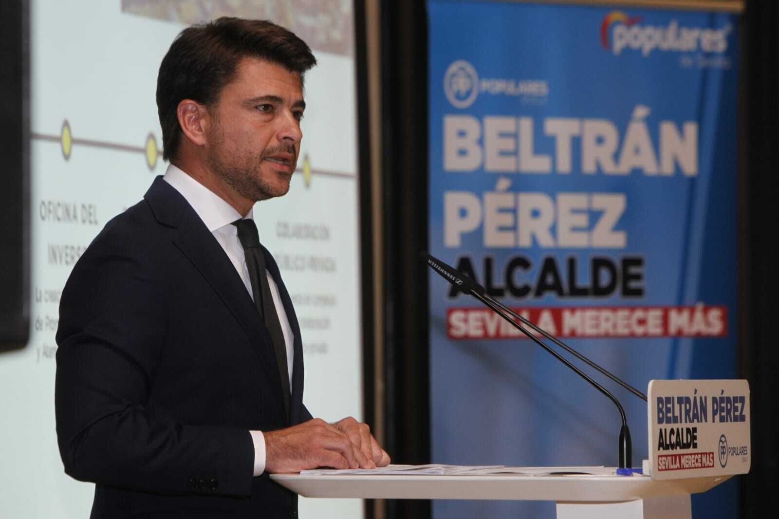 Beltrán Pérez presentó ayer su propuesta para revisar el Plan General de Ordenación Urbana.