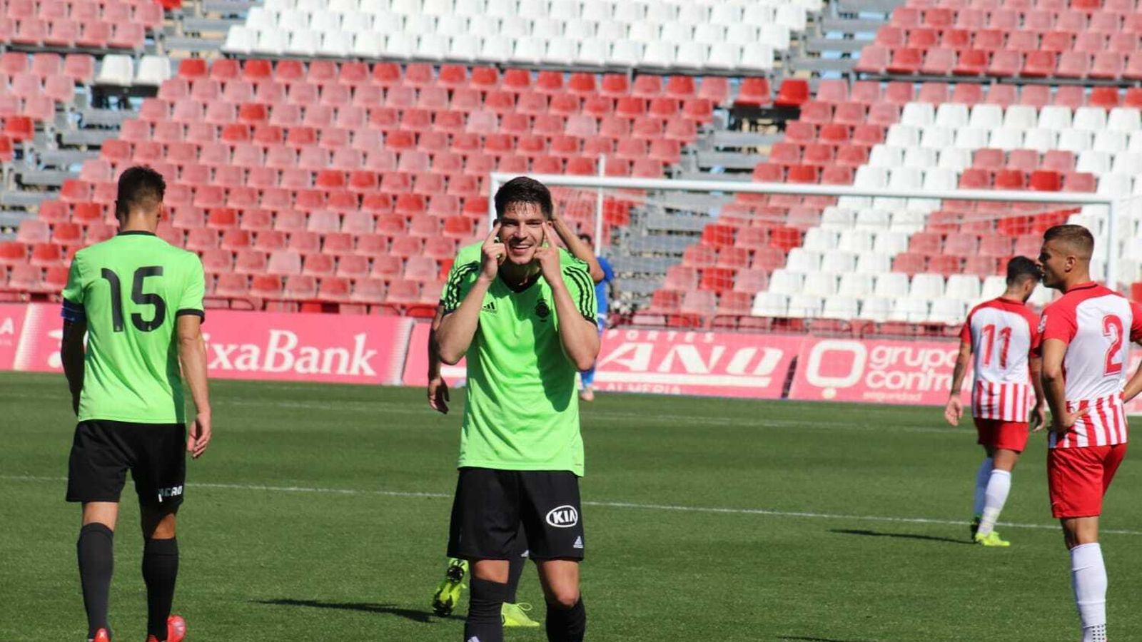 Caye Quintana celebra el gol con dedicatoria.