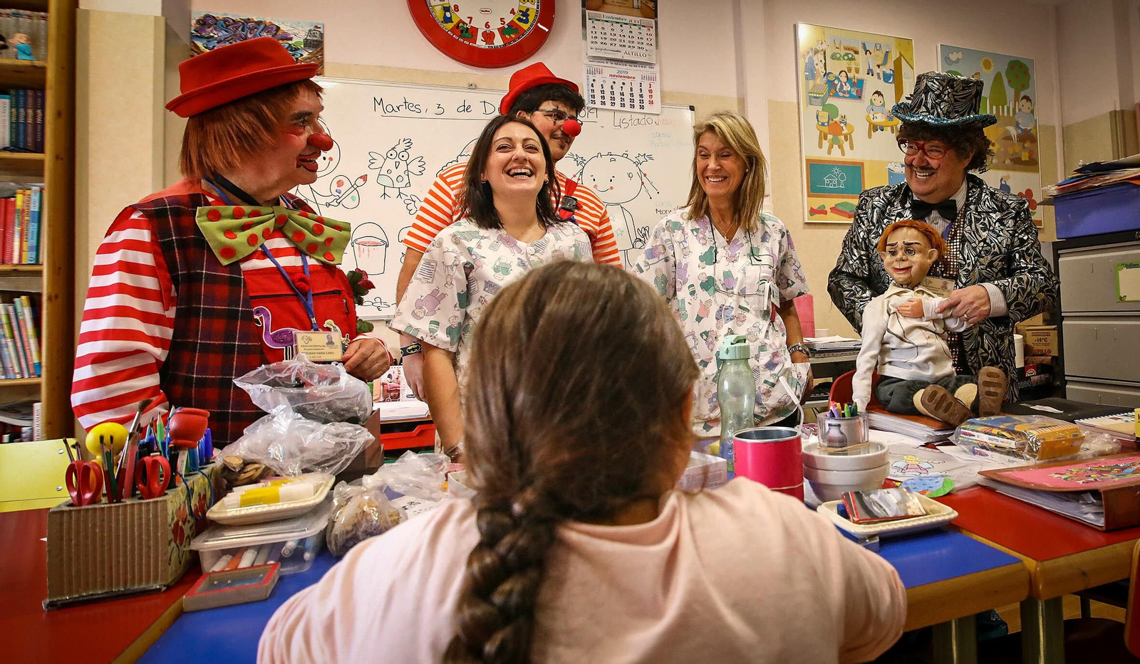 Imágenes de los Payasos Sanadores PASA en el hospital de Jerez.