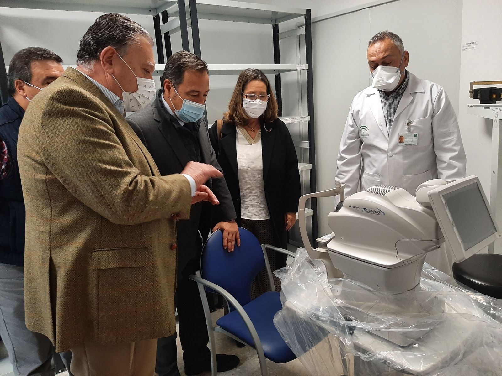 El nuevo retinógrafo en el centro de salud Amate.