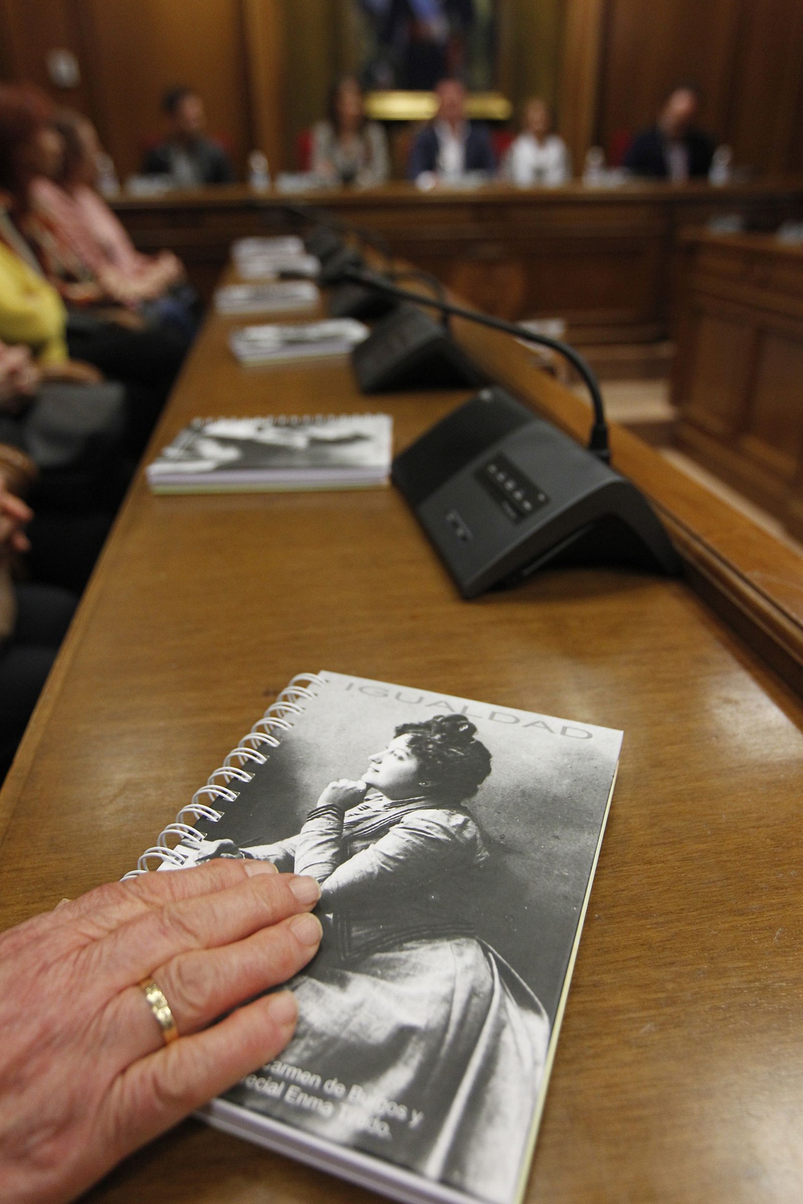 Fotogalería entrega acreditaciones Talleres Carmen de Burgos. Diputación de Almería