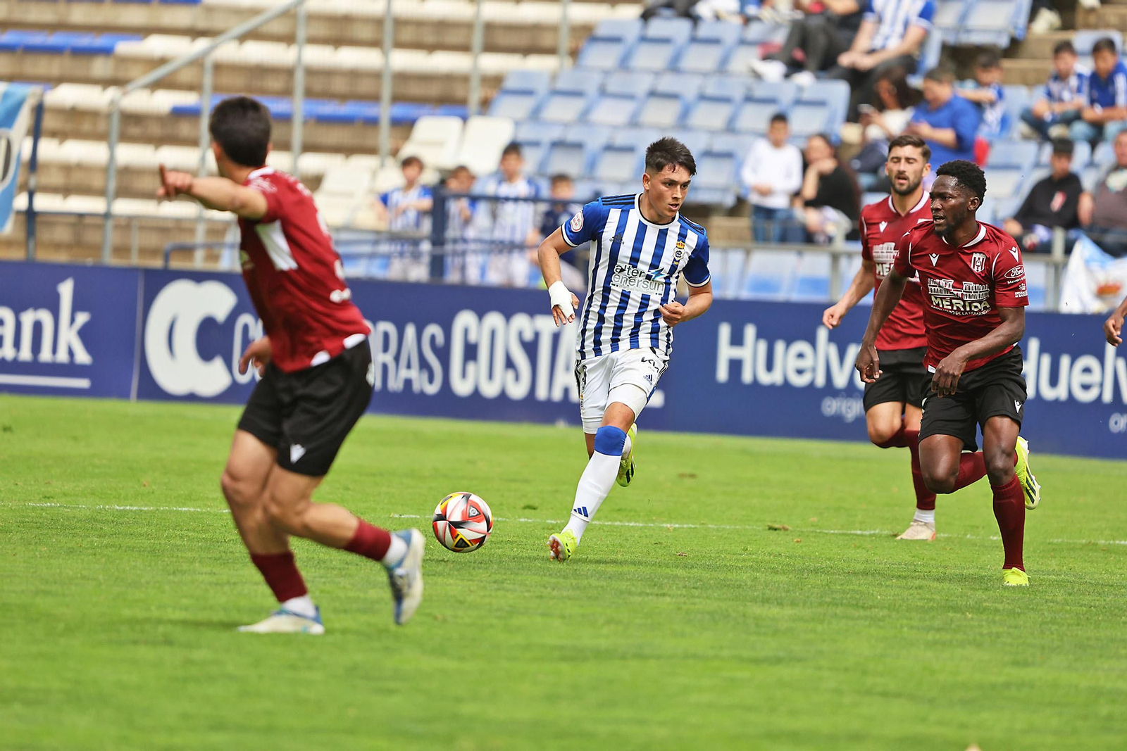 Imágenes del encuentro entre el Recreativo de Huelva y la AD Mérida