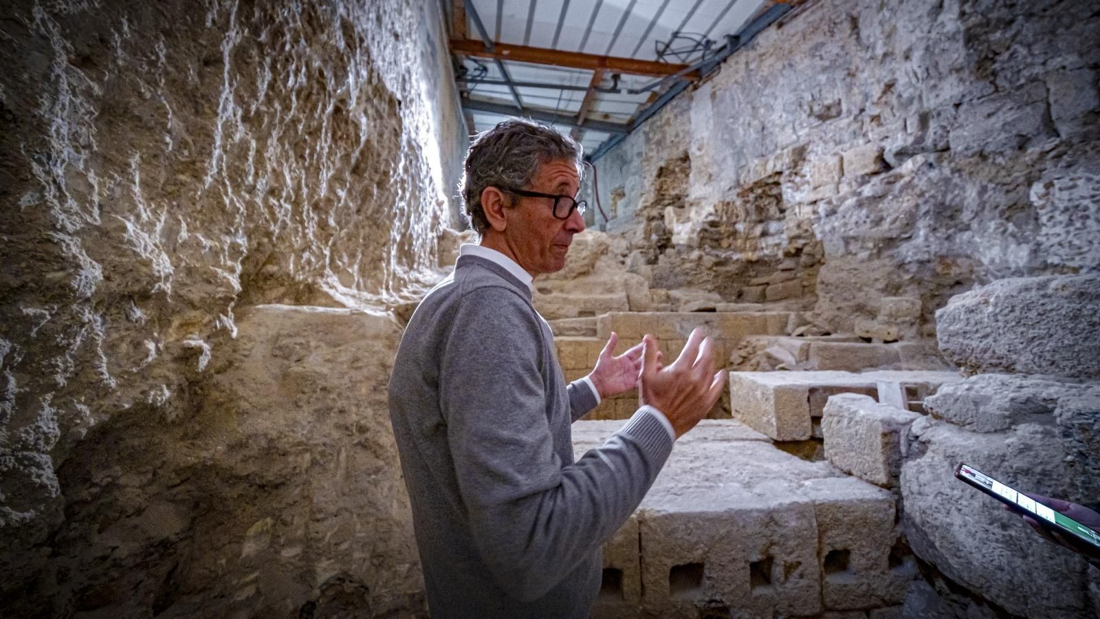 El director del yacimiento y centro de interpretación del Teatro Romano, Francisco Alarcón.