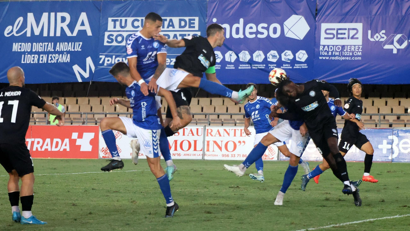 Imágenes del partido entre Xerez DFC y Juventud Torremolinos en Chapín