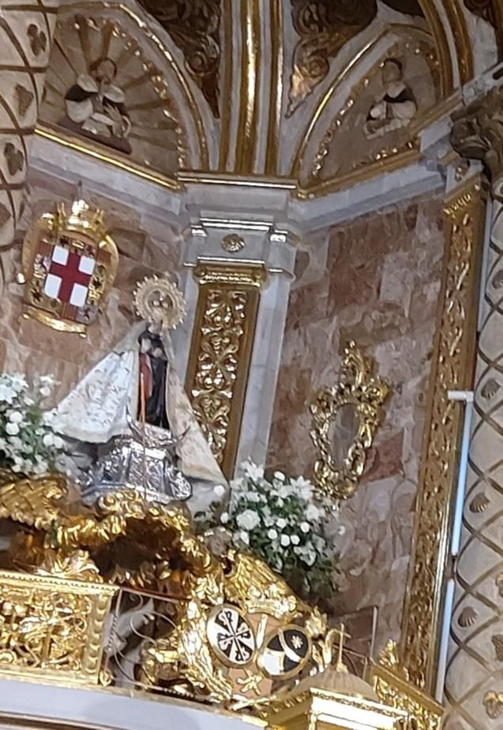 Virgen del Mar y relieve de San Telmo