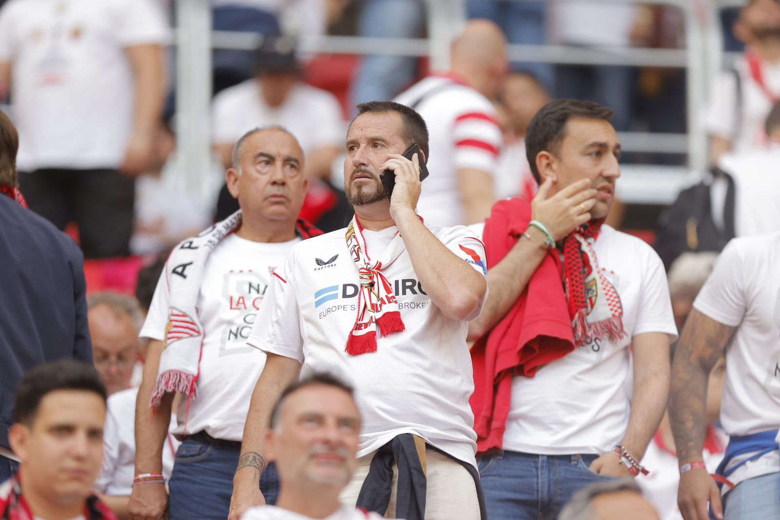 Búscate en las fotos del Sevilla-Roma